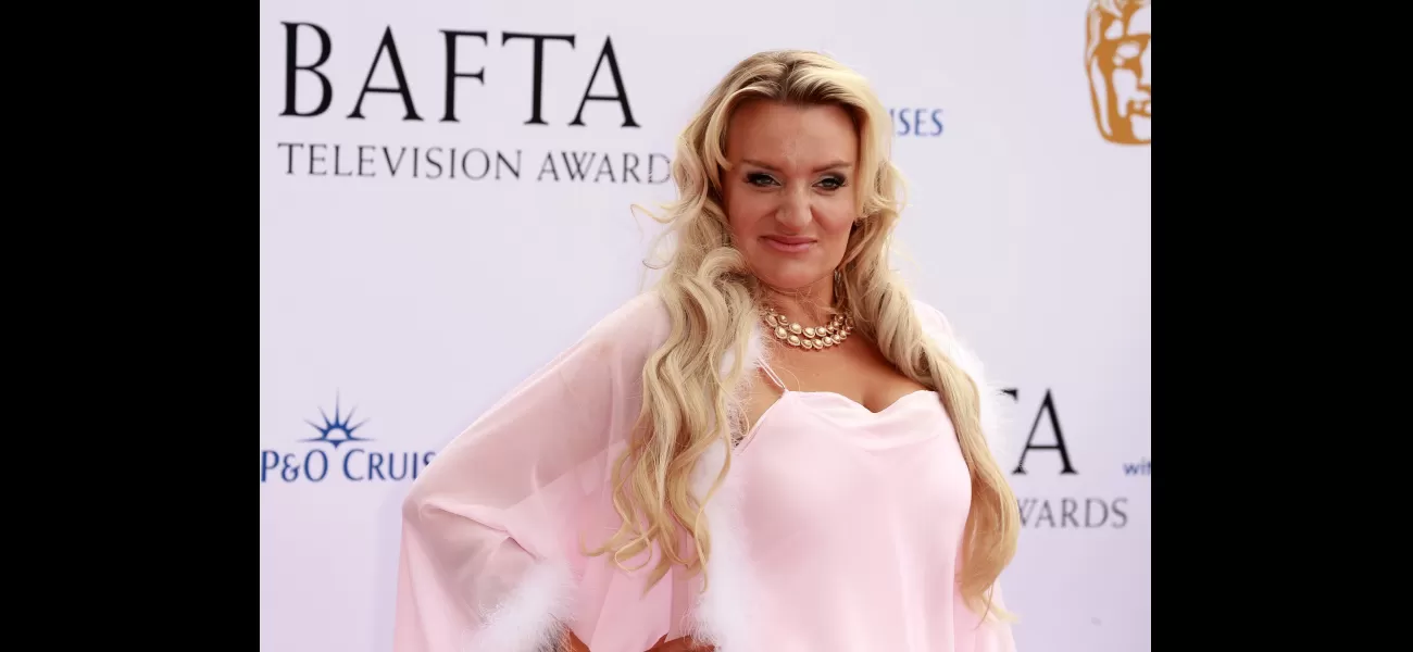 Daisy May Cooper out, new actress in for 90s TV show reboot.