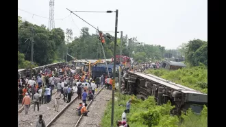 Train accident in India leaves 2 dead and 20 injured as train derails.