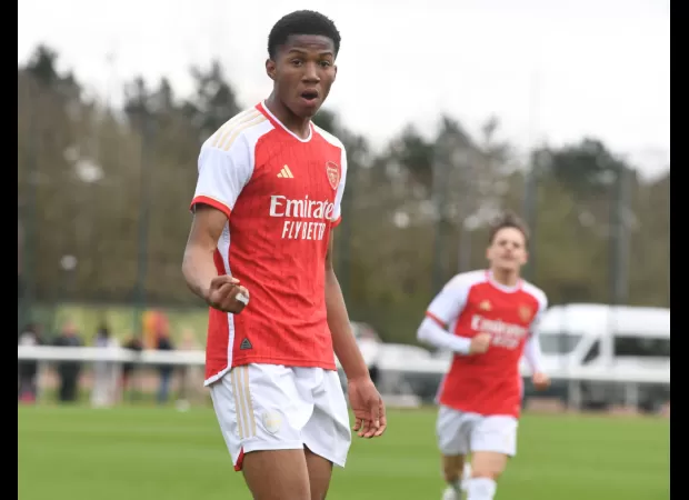 Manchester United is negotiating to acquire a promising young striker, potentially leaving Arsenal without their rising star.
