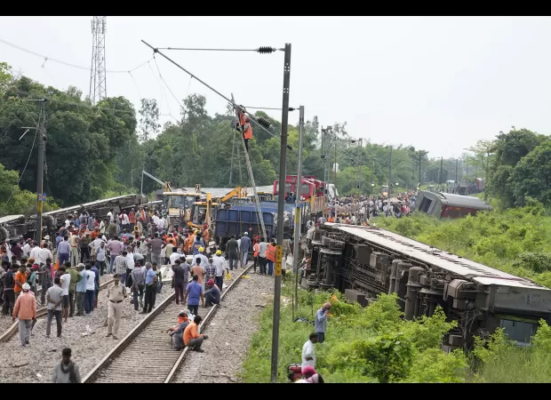 Train accident in India leaves 2 dead and 20 injured as train derails.