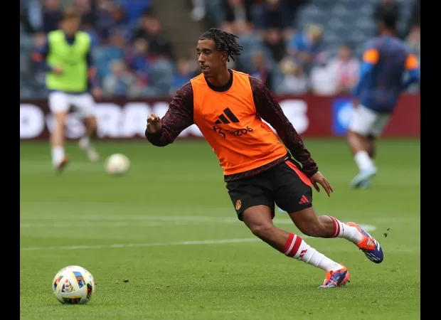 Ten Hag shares his initial thoughts on Yoro during Man United's pre-season training in Manchester.