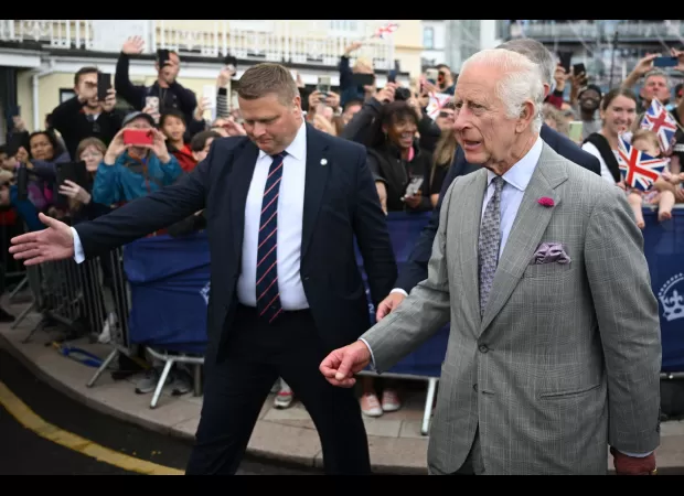 Trump shooting prompts evacuation of King and Queen due to suspect on roof.