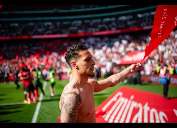 Antony's future at Man Utd remains uncertain as the club puts six players on the market, according to his agent.