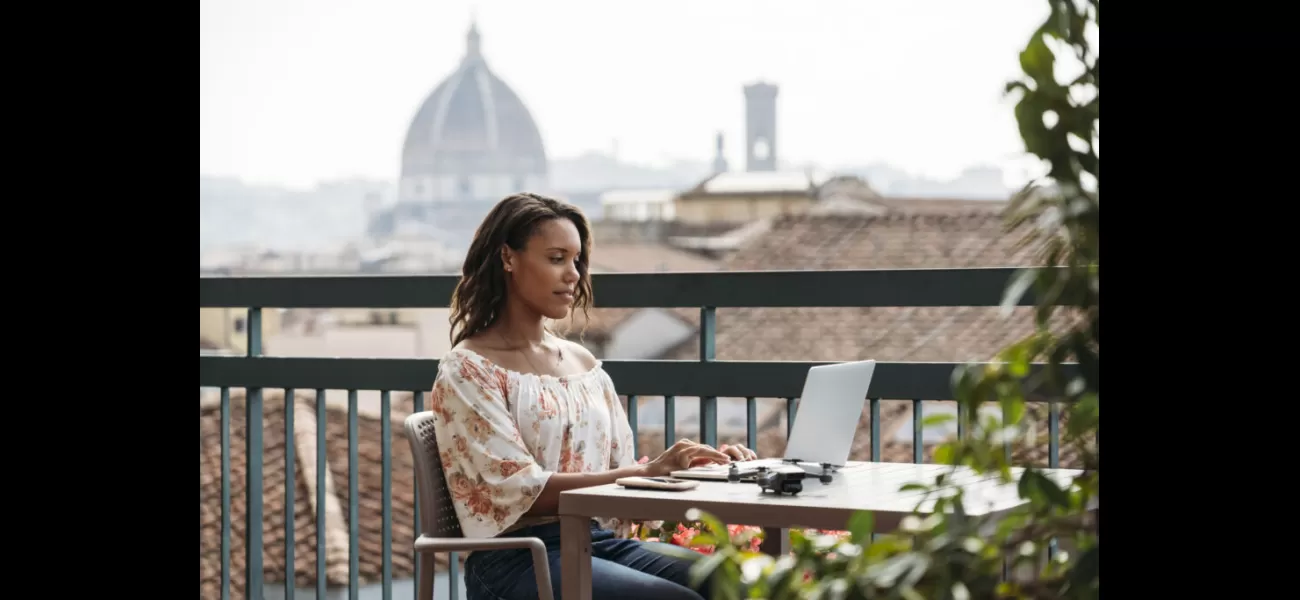6 tips for working while taking a vacation from professionals.