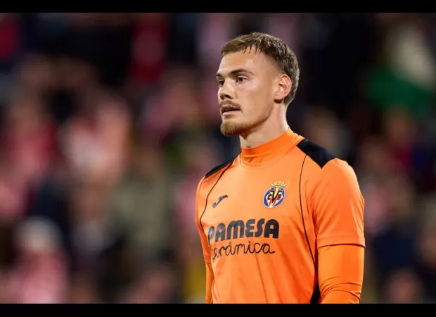 Chelsea wants to sign a player from Villarreal who is interested in joining their team at Stamford Bridge.