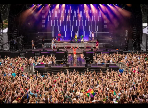 Famous TV duo from 1990s involved in workplace sex scandal.