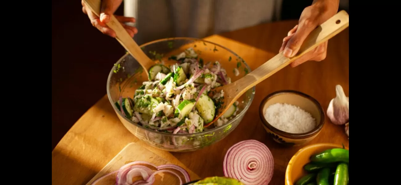 The article offers 4 healthy summer recipes.