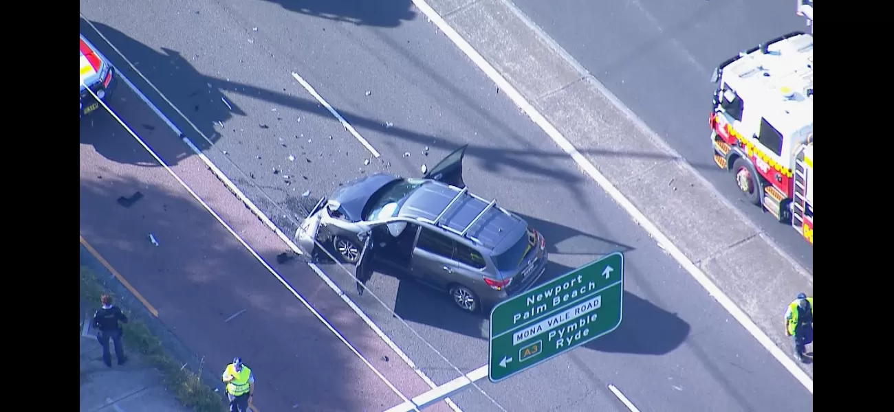Two drivers involved in car accident in Sydney's north, resulting in one death and one person hospitalized.
