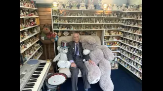 94-year-old man constructs shed to house his impressive collection of 1,000 teddy bears.