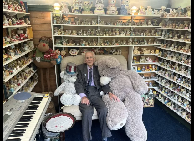 94-year-old man constructs shed to house his impressive collection of 1,000 teddy bears.