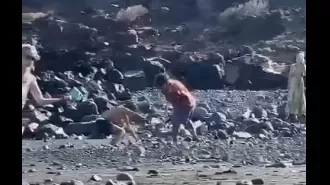 Man gets beaten by pole and hurt at famous beach spot.