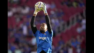 Enzo Maresca warns Robert Sanchez as Chelsea pursue new goalkeeper in upcoming transfer window.