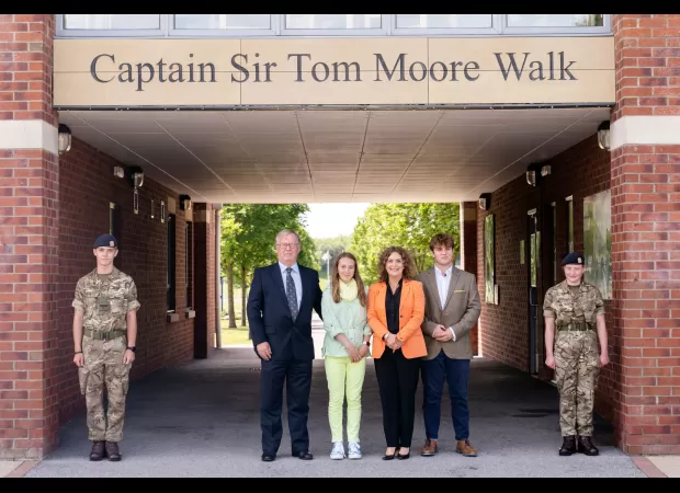 The daughter of Captain Tom is facing the dissolution of her company.