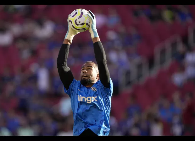 Enzo Maresca warns Robert Sanchez as Chelsea pursue new goalkeeper in upcoming transfer window.