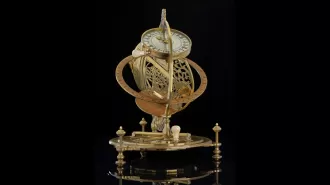 A sundial from the 18th century, known as the Ilay Glynne dial, has been acquired by the nation and is considered a masterpiece.