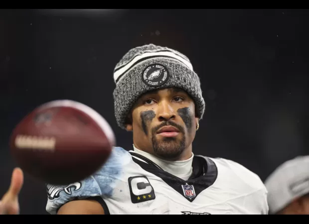 Football player Jalen Hurts gives $200K to Philly schools for AC.