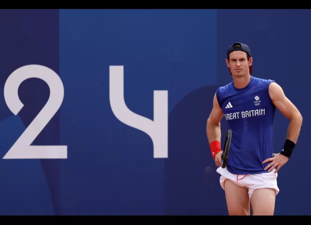 British athlete accuses Andy Murray of having an unfair advantage at the Paris Olympics.