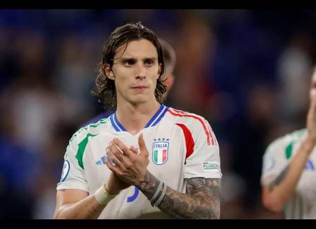 Gallas criticizes Arsenal player to be replaced by Calafiori.