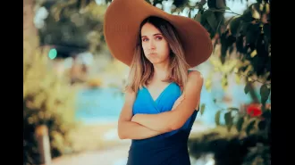 The text lists the top irritating actions that British people engage in while on vacation.