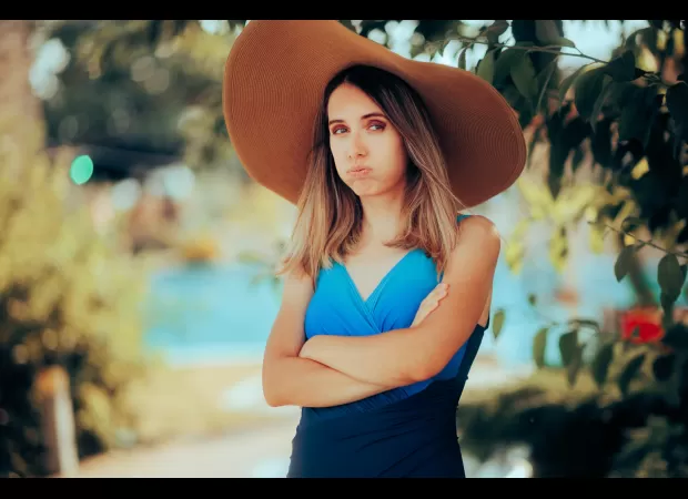 The text lists the top irritating actions that British people engage in while on vacation.