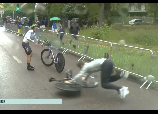 A mechanic in the US falls during the rainy women's time trial at the Paris Olympics.