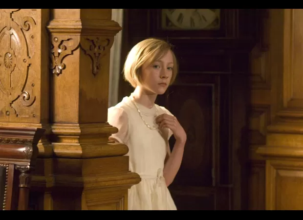 Child actress weds in private after receiving Oscar nomination at young age.