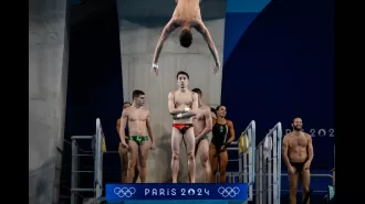 What is the process and number of rounds involved in the Olympic diving scoring system?