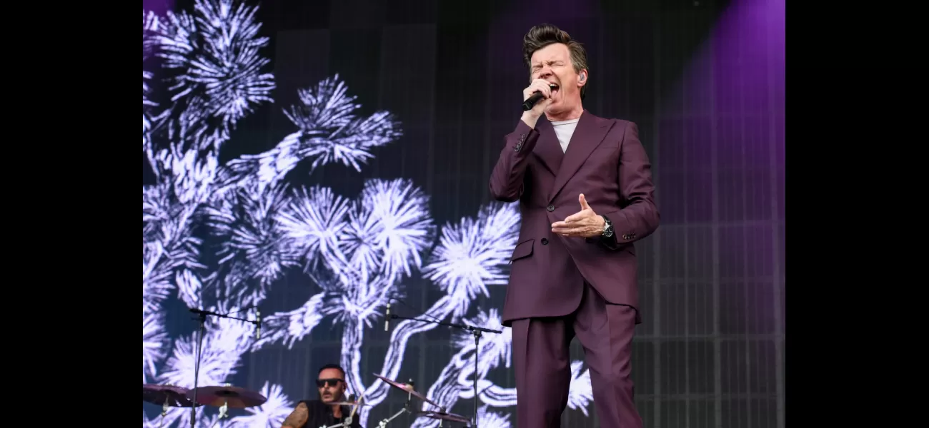 An 80s legend sings a disliked song while riding on a trailer at unexpected appearance at Latitude Festival.