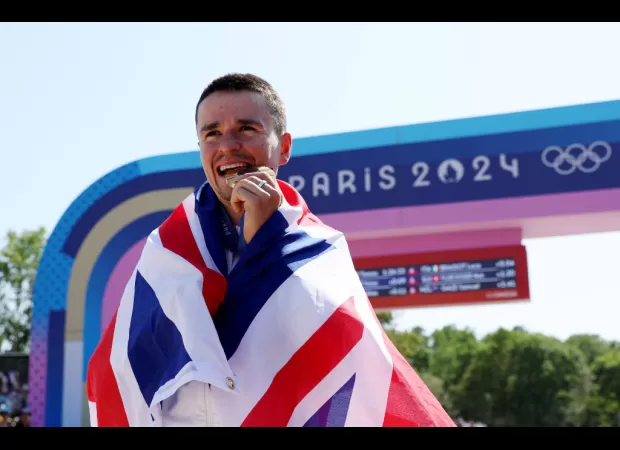 Tom Pidcock, a member of Team Great Britain, addresses the negative reactions from French spectators after winning a gold medal at the Olympics.