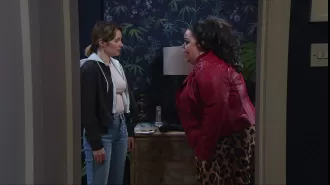 Mandy receives shocking news from Liam in a new Emmerdale spoiler video.