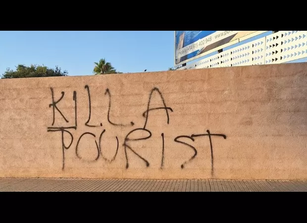 Vandalism in Mallorca: Graffiti saying 