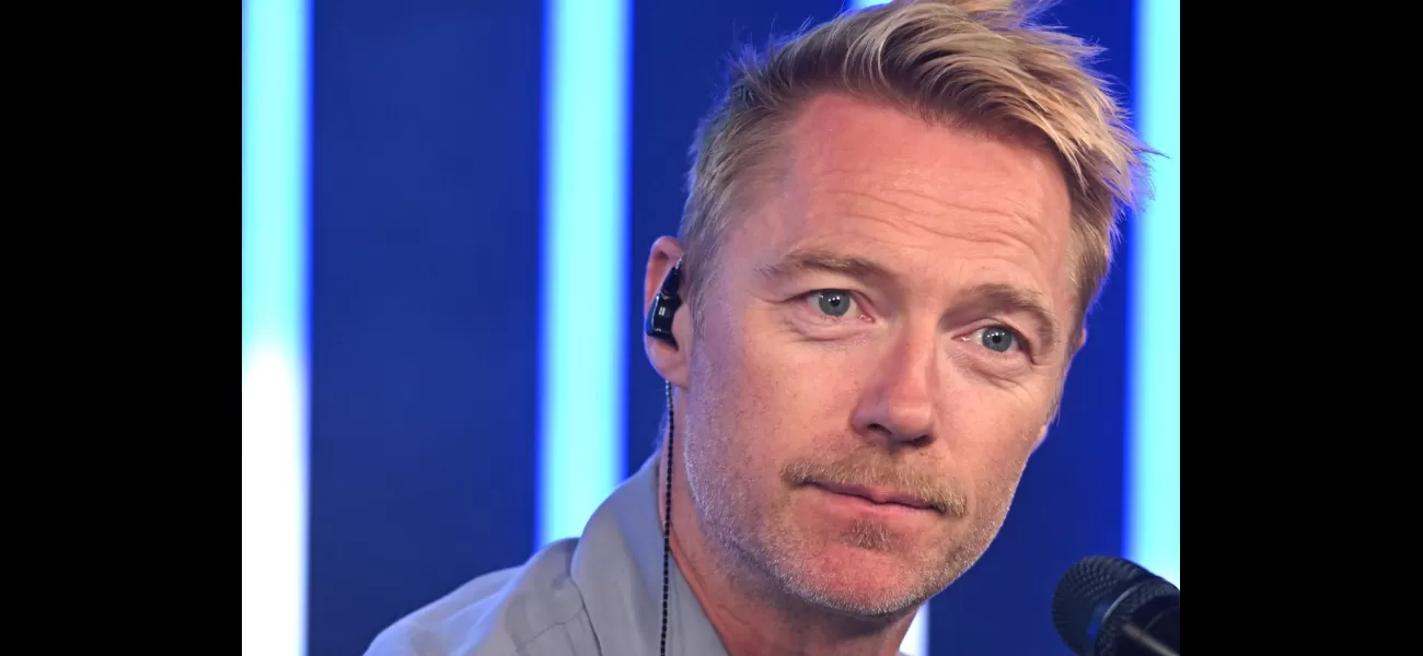 Ronan Keating struggles to hold it together while singing a heartfelt 2000s song during his last radio broadcast.