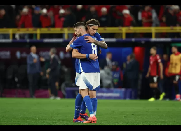 An Arsenal player shares how he convinced Riccardo Calafiori to join their team.