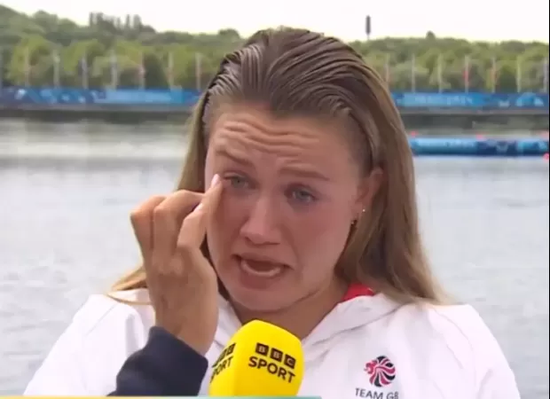 A British athlete who won a gold medal at the Olympics shares a touching message she received from her late father.