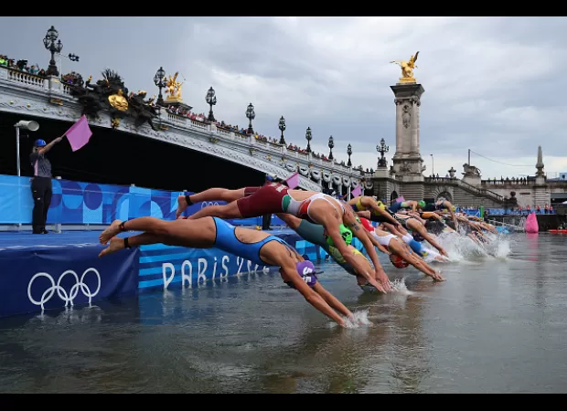 Olympic athlete criticizes Paris organizers for putting their health at risk by performing in the polluted River Seine.