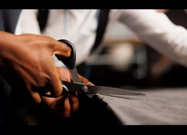 Celebrity suit maker Waraire Boswell, known for his work with stars, has passed away at the age of 48.