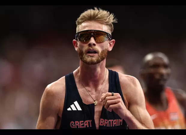 Michael Johnson points out that a mistake made by Josh Kerr may have prevented him from winning the Olympic gold in the 1500m final.