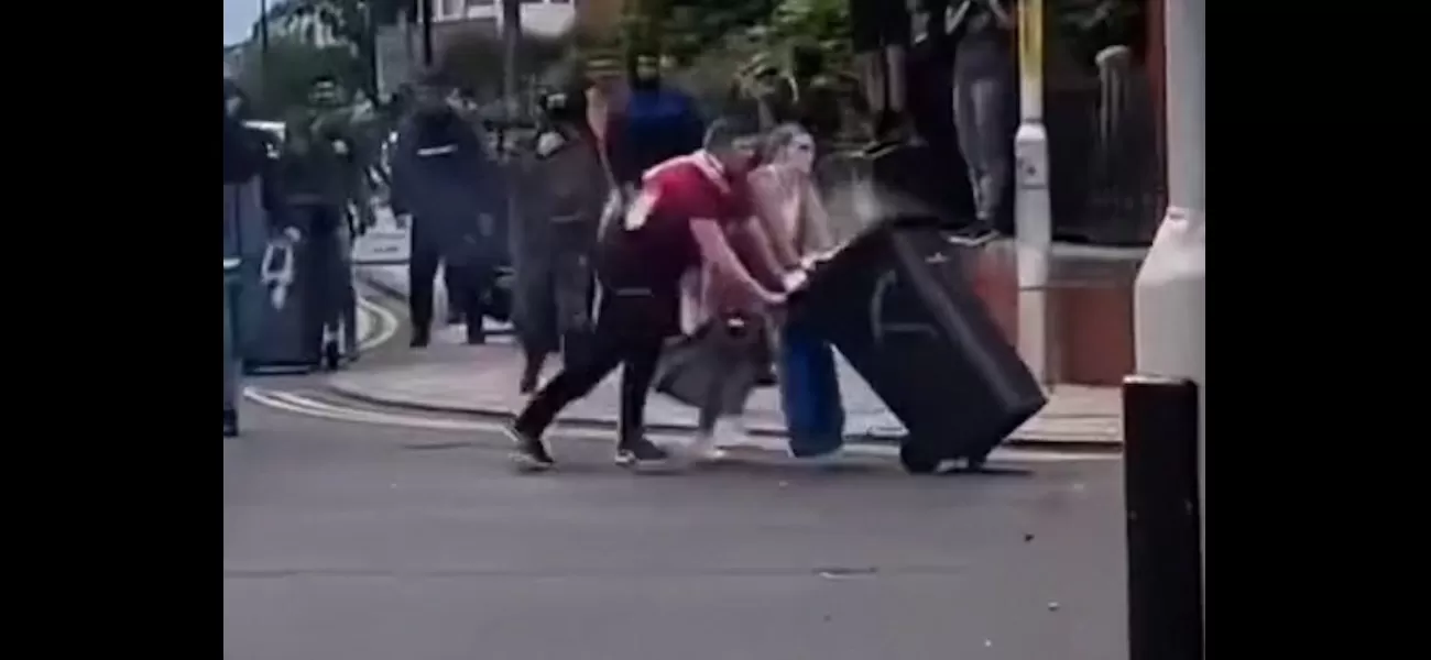 Exciting moment when riot police dispose of garbage thrown at them.