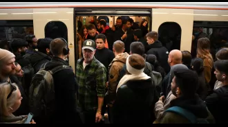 Delays on London Underground during rush hour due to Euston sharing status update.