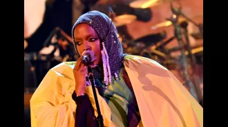 The 90s star known for tardiness cancels tour at last minute before starting.