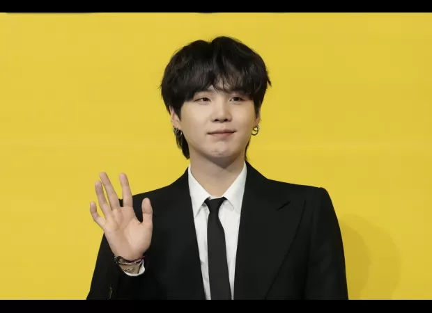 A member of BTS apologizes for drunk driving and has had their license revoked by the police.