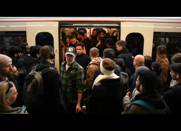 Delays on London Underground during rush hour due to Euston sharing status update.
