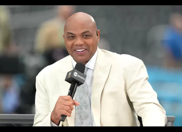 Barkley delays retirement, recommits to TNT sports.
