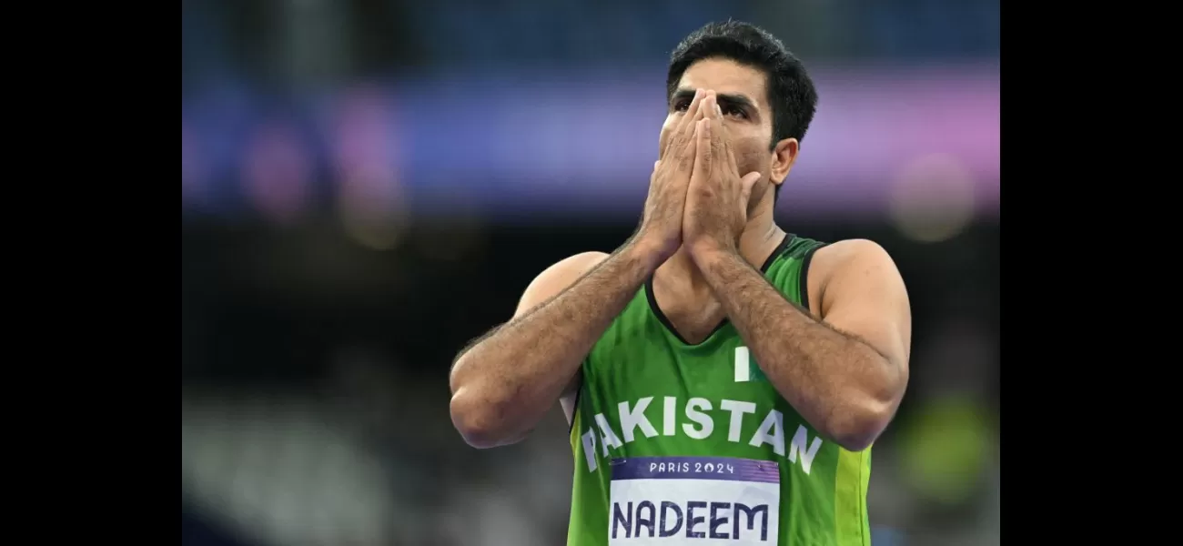 Javelin official stunned by Arshad Nadeem's incredible Olympic record throw, priceless reaction caught on camera.