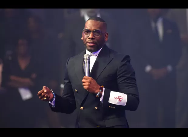 Pastor Jamal Bryant tackles voter suppression through Project 5-5-5.