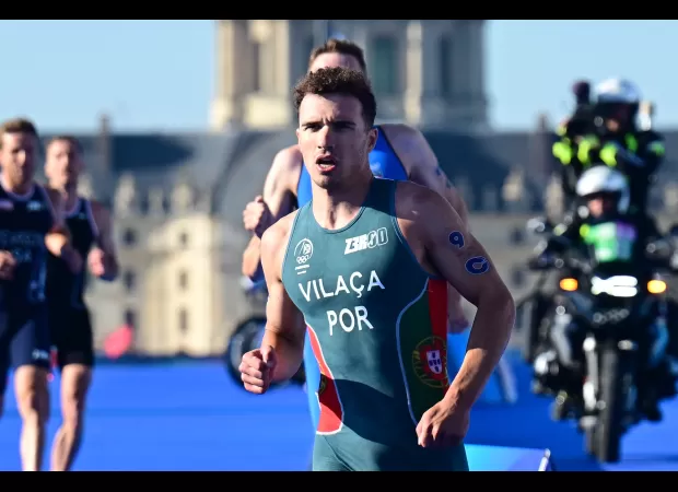 Triathlete ill after swimming in dirty Paris Olympics river.