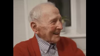Wrexham star and fan club's oldest member, Arthur Massey, dies at 100.