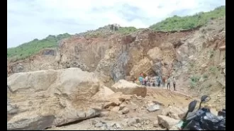 Some lessees who fail to pay are still able to keep ownership of quarries that produce black stone.