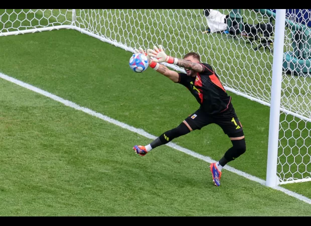 Spain won Olympic football final despite goalkeeper's mistake in an exciting match against France.