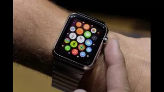 Experts warn that wearable gadgets such as smartwatches can lead to anxiety.